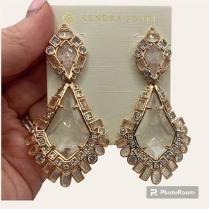 NWOT Kendra Scott Crystal Rock Earrings in Rose Gold